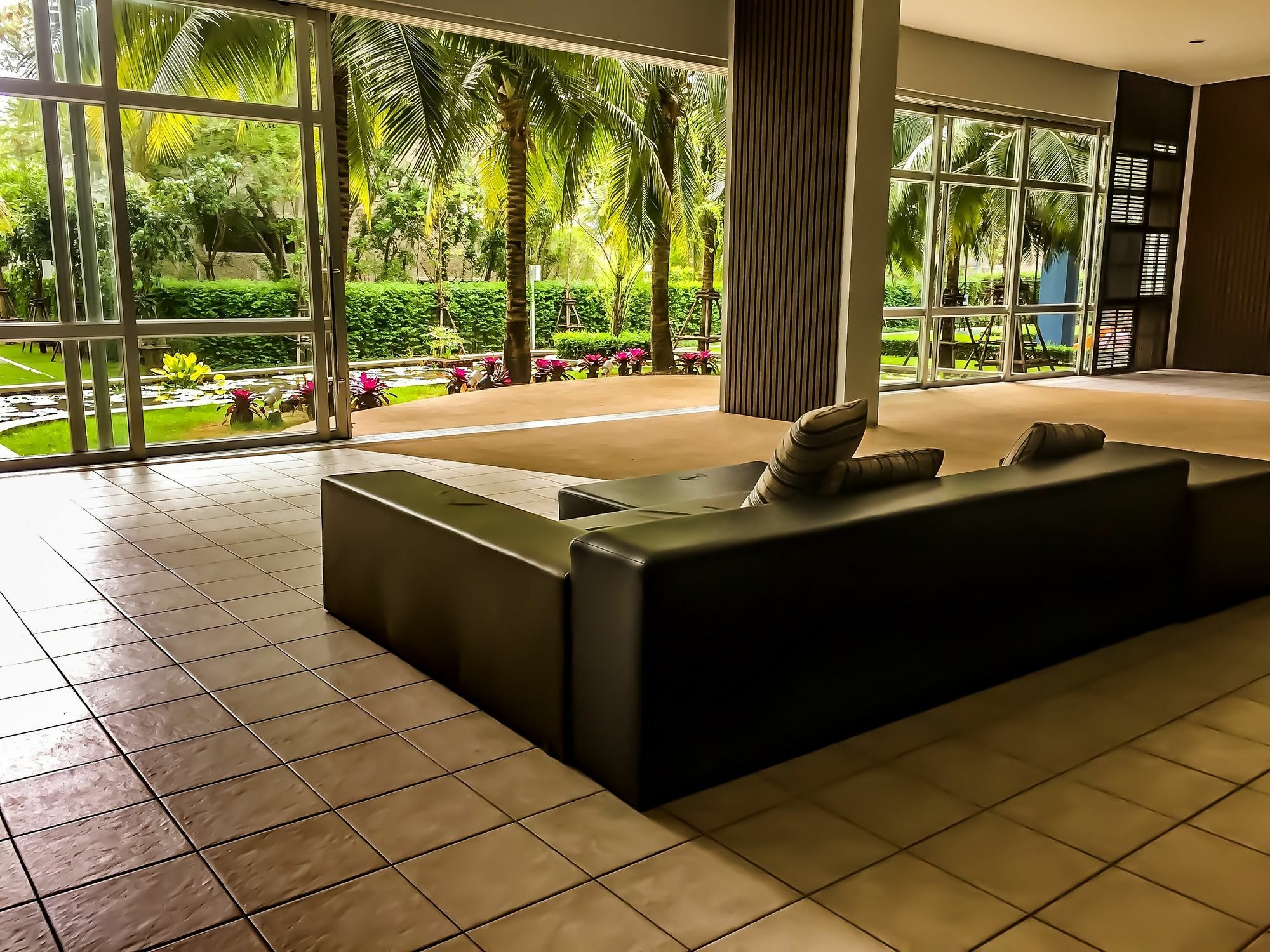 Lumpini Seaview Jomtien By Parikal Hotel Kültér fotó